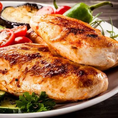 Frango Grelhado na Chapa com Fritas